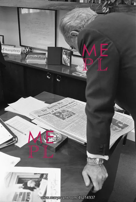 : President Lyndon Johnson reading newspaper ? : President Lyndon Johnson reading newspaper ?
