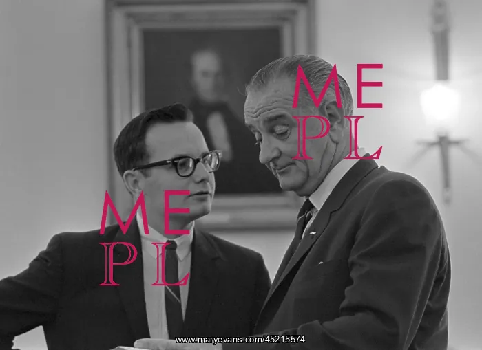 : President Lyndon Johnson, talking with his ? : President Lyndon Johnson, talking with his ?