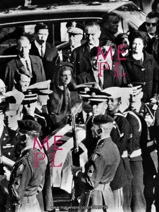 : President Lyndon and Lady Bird Johnson behind ? : President Lyndon and Lady Bird Johnson behind ?