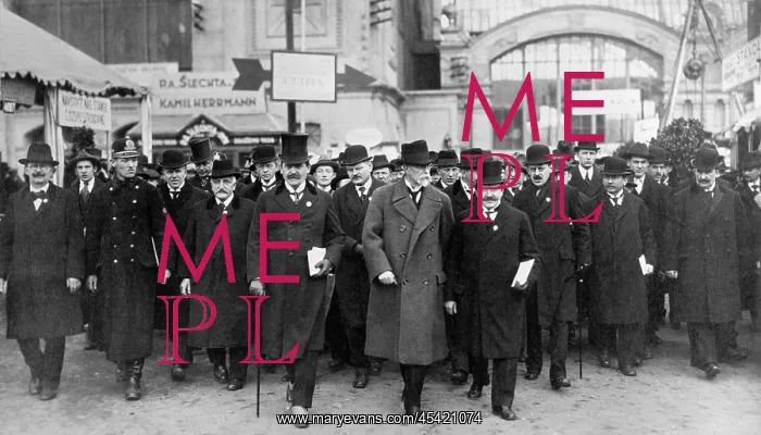 : President Masaryk with group : President Masaryk with group