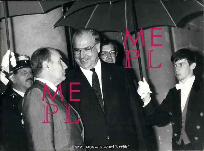 : President Mitterrand and Chancellor Helmut Kohl, Paris : President Mitterrand and Chancellor Helmut Kohl, Paris