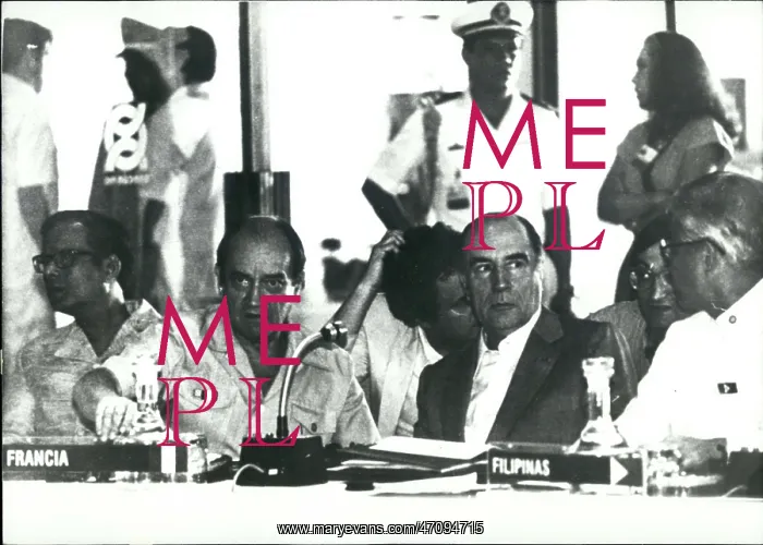 : President Mitterrand, Cheysson, Cot and Attali : President Mitterrand, Cheysson, Cot and Attali