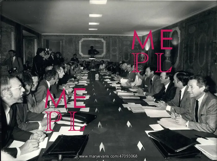 : President Mitterrand and Gaston Defferre in a meeting : President Mitterrand and Gaston Defferre in a meeting