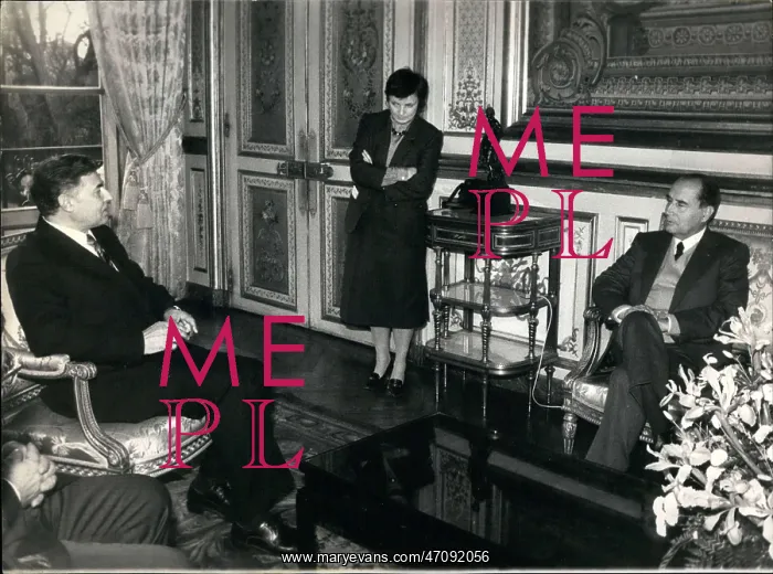: President Mitterrand and Gury Marchuk, Russian scientist : President Mitterrand and Gury Marchuk, Russian scientist