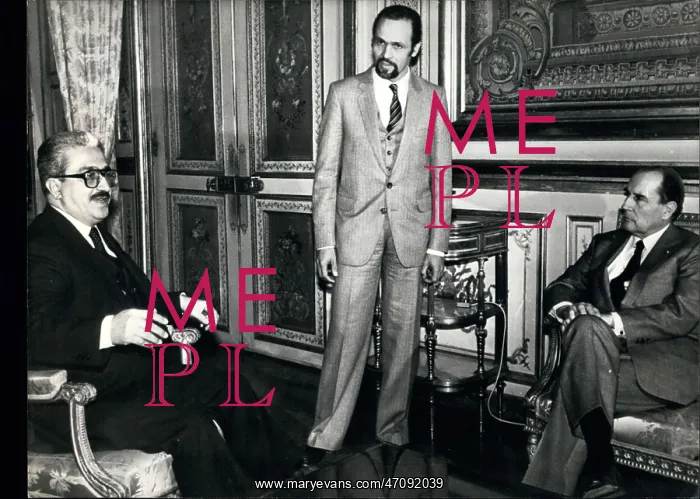 : President Mitterrand and PM Aziz of Iraq : President Mitterrand and PM Aziz of Iraq