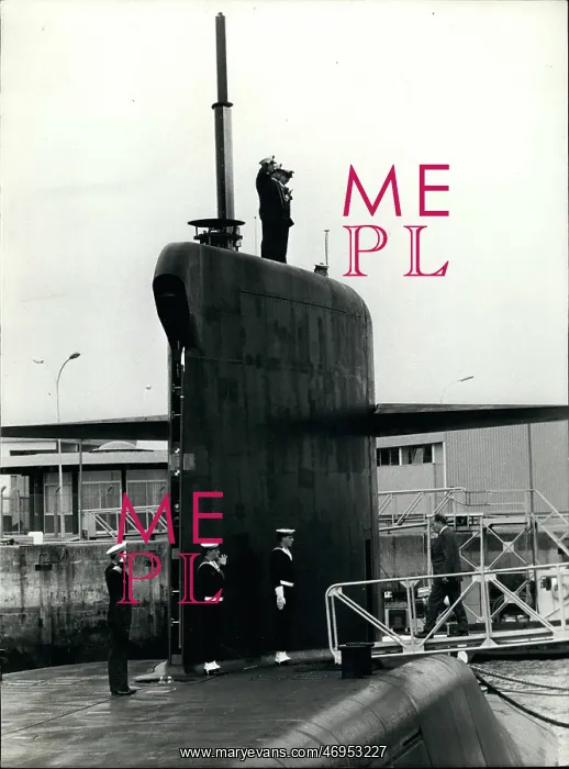 : President Mitterrand visits new nuclear submarine : President Mitterrand visits new nuclear submarine