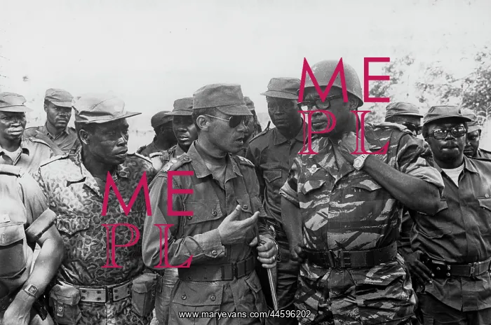 : President Mobutu Sese Seko chats with Commander : President Mobutu Sese Seko chats with Commander