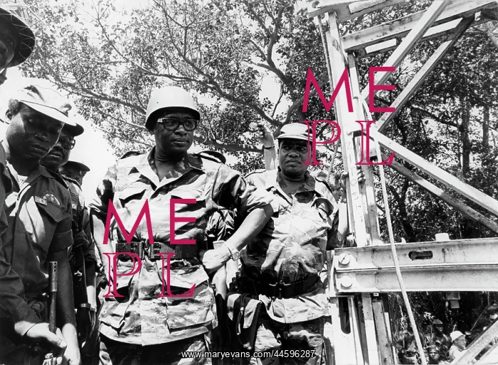 : President Mobutu Sese Seko inspecting a blown-up : President Mobutu Sese Seko inspecting a blown-up