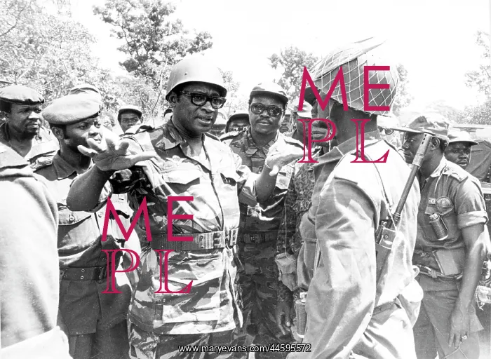 : President Mobutu Sese Seko talking to his soldiers : President Mobutu Sese Seko talking to his soldiers