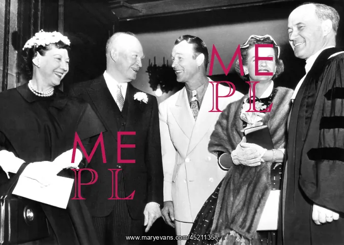 : President and Mrs. Eisenhower (left) talk ? : President and Mrs. Eisenhower (left) talk ?