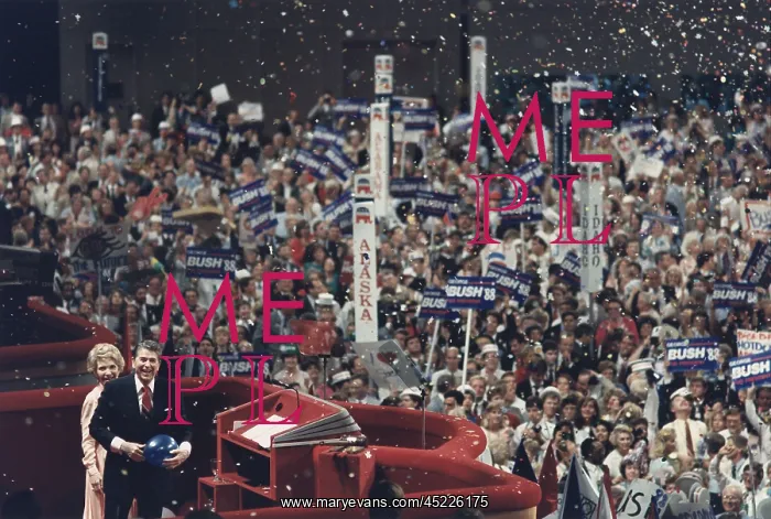  : President and Nancy Reagan receive enthusiastic ?