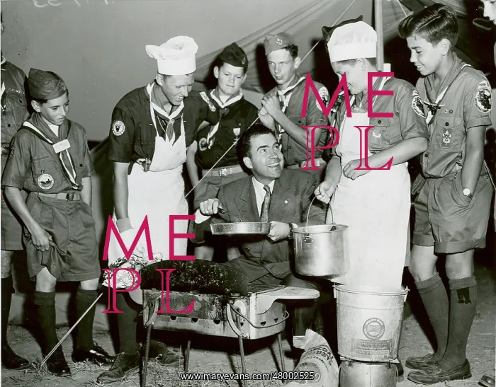 : President Nixon with Boy Scouts : President Nixon with Boy Scouts