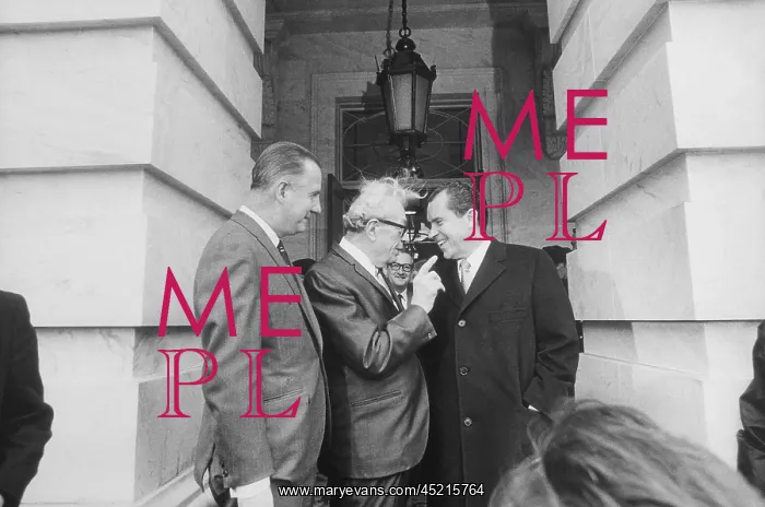: President Nixon conversing with Republican ? : President Nixon conversing with Republican ?