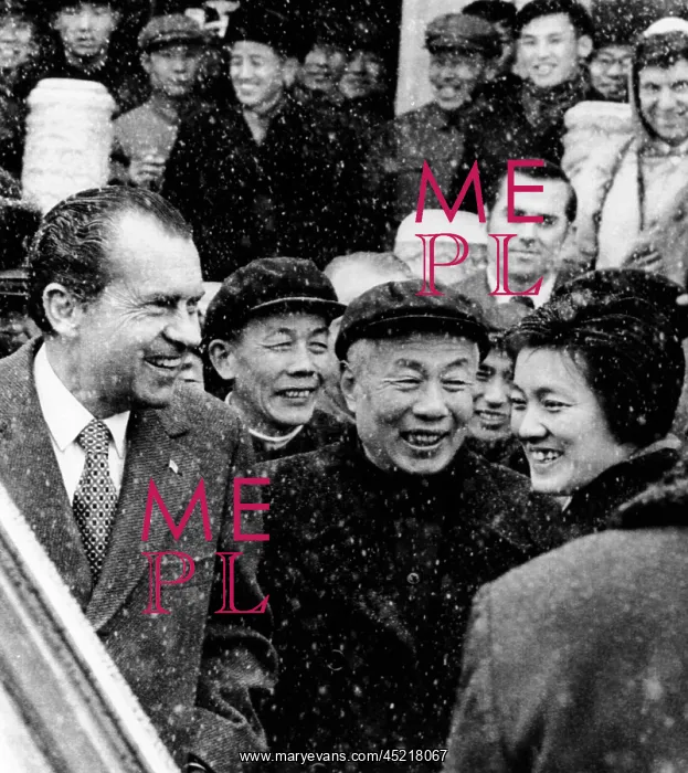 : President Nixon, enjoys a laugh with his ? : President Nixon, enjoys a laugh with his ?