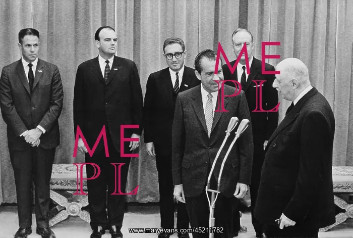 : President Nixon and his key advisors with ? : President Nixon and his key advisors with ?