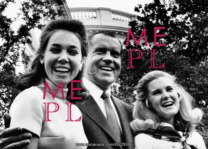 : President Nixon poses with his two daughters, ? : President Nixon poses with his two daughters, ?