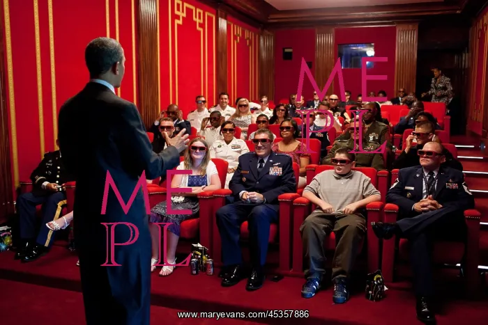  : President Obama welcomes service members and their