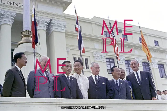 : President Park Chung-hee (third left) at the 1966 : President Park Chung-hee (third left) at the 1966