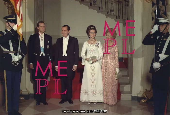 : President and Pat Nixon pose with Prince ? : President and Pat Nixon pose with Prince ?