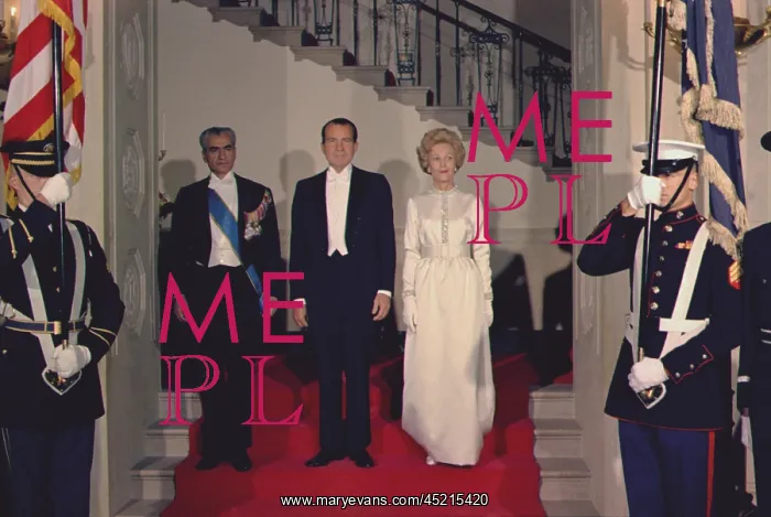  : President and Pat Nixon pose with the Shah ?