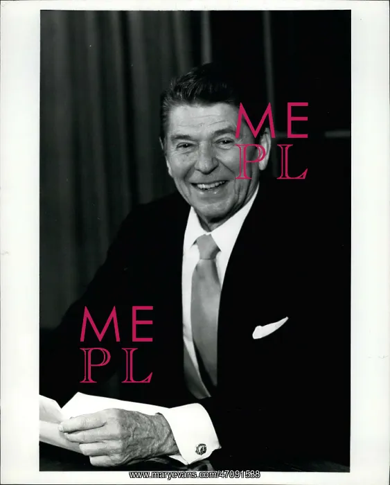 : President Reagan at his desk in the Oval Office : President Reagan at his desk in the Oval Office