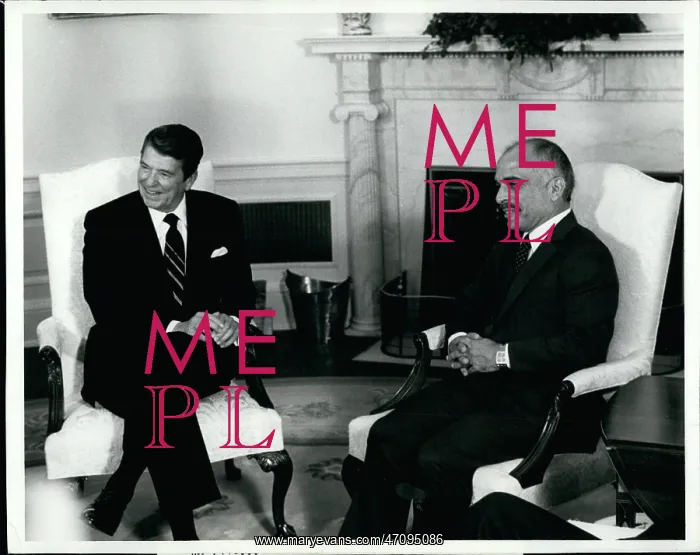 : President Reagan and King Hussein of Jordan : President Reagan and King Hussein of Jordan