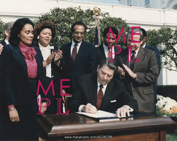 : President Reagan signing House Resolution ? : President Reagan signing House Resolution ?