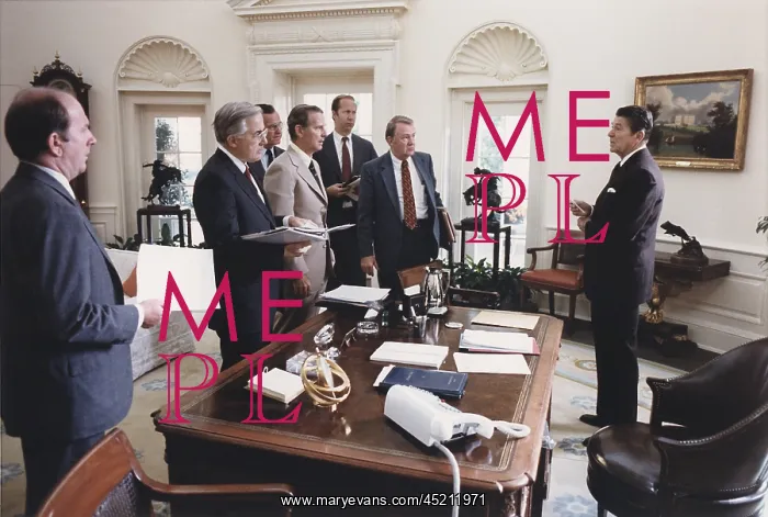 : President Reagan and his White House staff ? : President Reagan and his White House staff ?