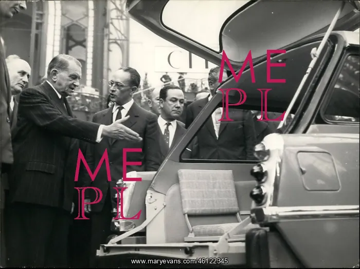 : President Rene Coty opens motor show, Paris : President Rene Coty opens motor show, Paris