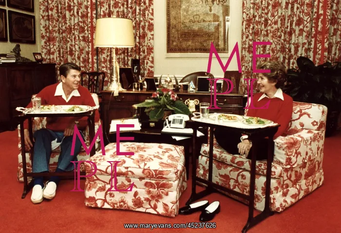 : President Ronald Reagan, Nancy Reagan dining ? : President Ronald Reagan, Nancy Reagan dining ?