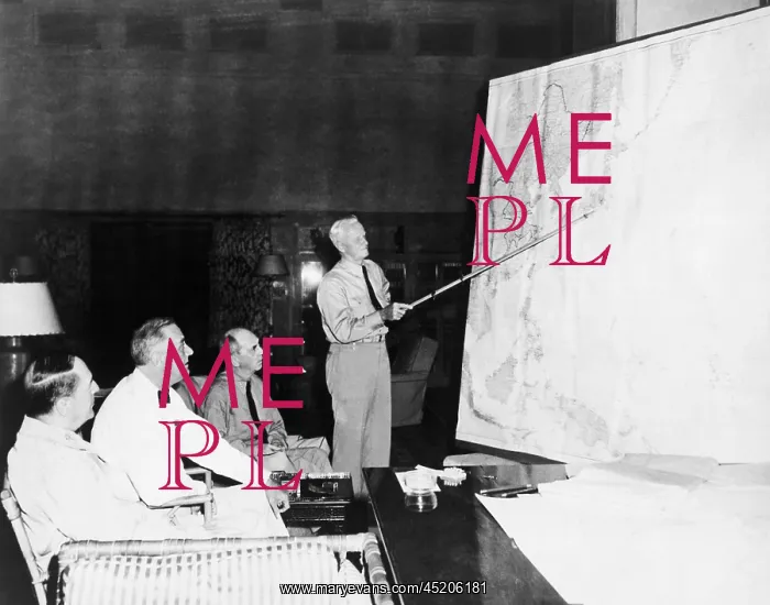 : President Roosevelt meeting with General ? : President Roosevelt meeting with General ?