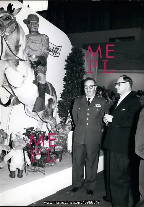 : President Roosevelt in Steiff teddy bear display, Germany : President Roosevelt in Steiff teddy bear display, Germany