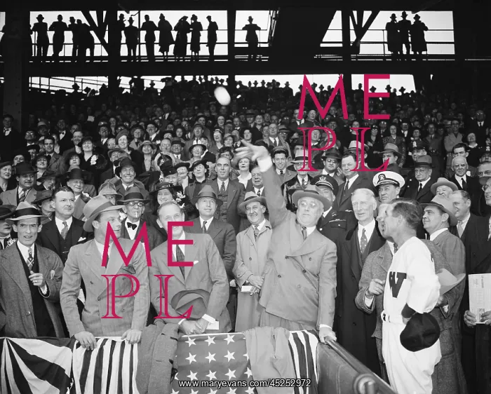 : President Roosevelt throws out the first baseball : President Roosevelt throws out the first baseball