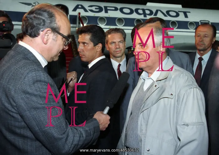 : President of Soviet Union Mikhail Gorbachev return : President of Soviet Union Mikhail Gorbachev return