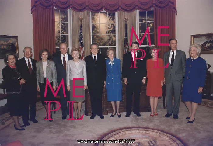 : Four presidents and five first ladies pose ? : Four presidents and five first ladies pose ?