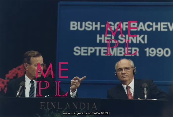 : Presidents George Bush and Mikhail Gorbachev ? : Presidents George Bush and Mikhail Gorbachev ?