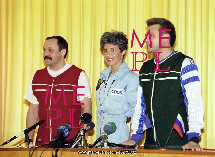 : Press conference of crew members of spaceship : Press conference of crew members of spaceship
