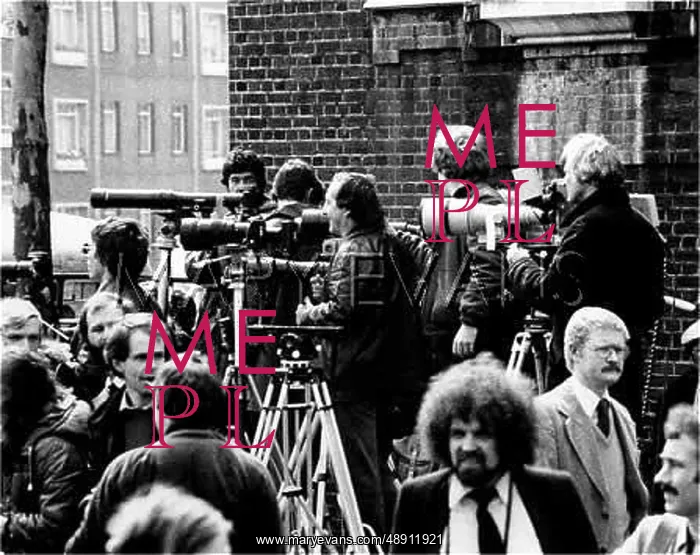 : PRESS PHOTOGRAPHERS : PRESS PHOTOGRAPHERS