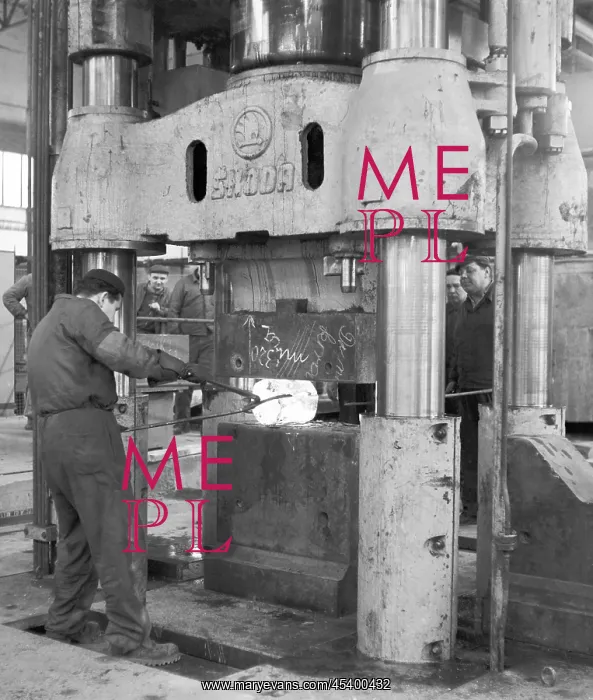 : Press - presser - worker - steel shaping : Press - presser - worker - steel shaping