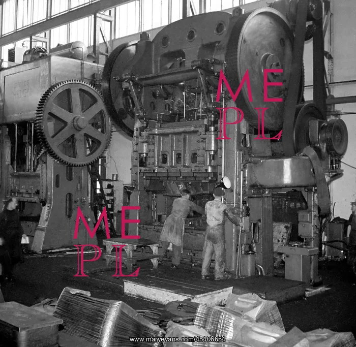 : Press shaping body parts : Press shaping body parts