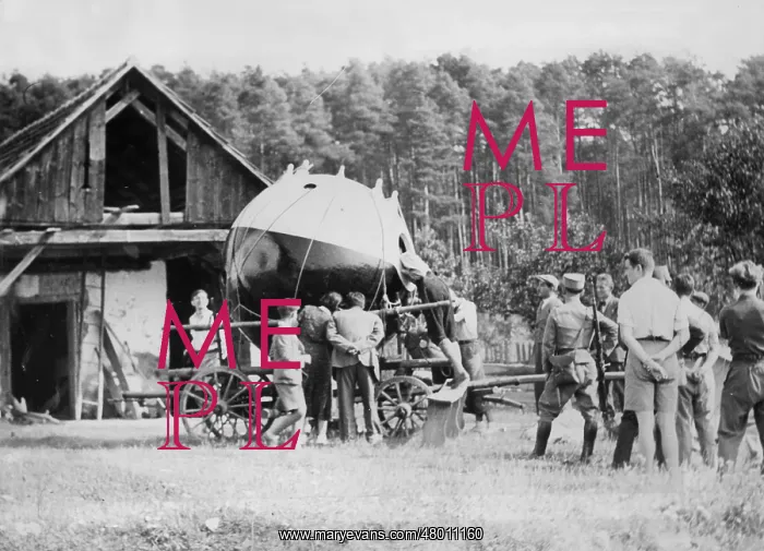 : The pressurized gondola of Auguste Piccard's altitude flight : The pressurized gondola of Auguste Piccard's altitude flight