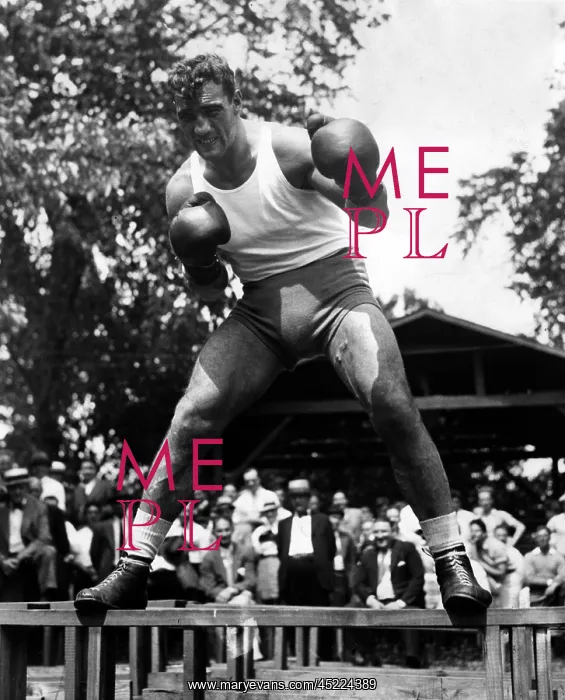 : Primo Carnera at his training camp in Pompton ? : Primo Carnera at his training camp in Pompton ?