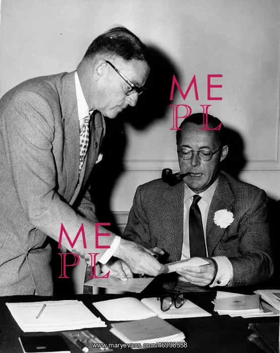 : Prince Bernhard of Lippe-Biesterfeld at meeting : Prince Bernhard of Lippe-Biesterfeld at meeting