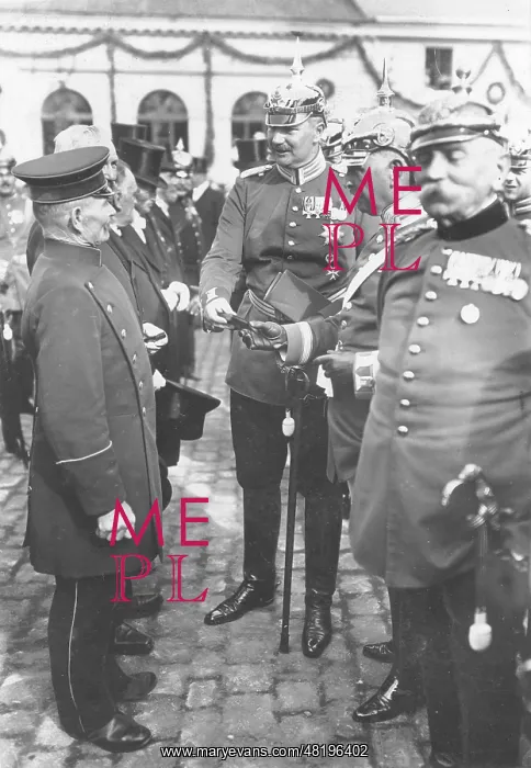 : Prince Eitel Friedrich with veterans, 1913 : Prince Eitel Friedrich with veterans, 1913