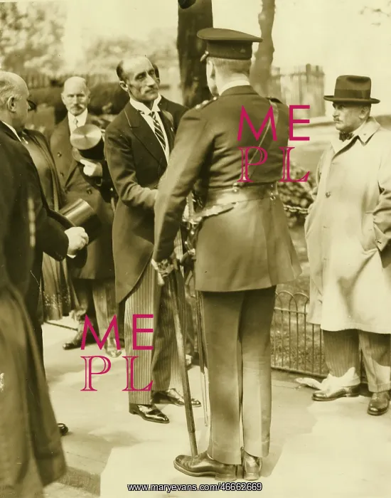 : Prince Pontenziani at the Tower of London : Prince Pontenziani at the Tower of London