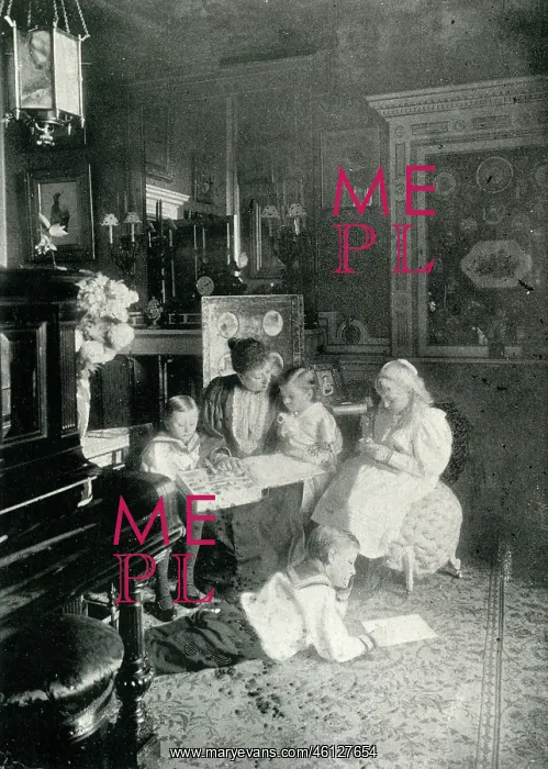 : Princess Beatrice with her children at Windsor : Princess Beatrice with her children at Windsor