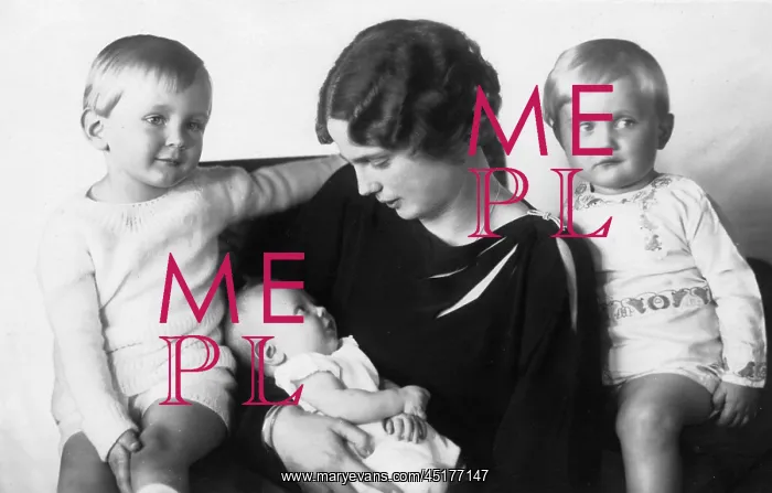: Princess Caroline Mathilde of Saxe-Coburg and children : Princess Caroline Mathilde of Saxe-Coburg and children