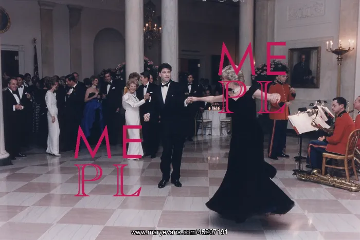 : Princess Diana dancing with John Travolta : Princess Diana dancing with John Travolta