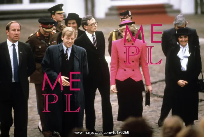 : Princess Diana meets Eberhard Diepgen during her visit to We : Princess Diana meets Eberhard Diepgen during her visit to We