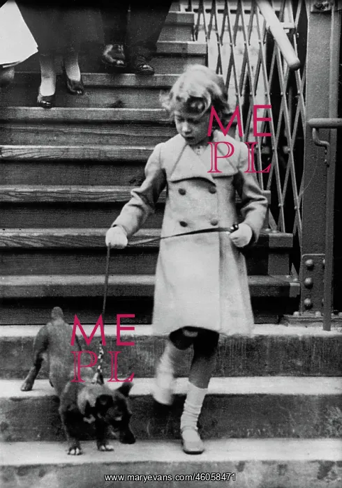: Princess Elizabeth and her dog : Princess Elizabeth and her dog